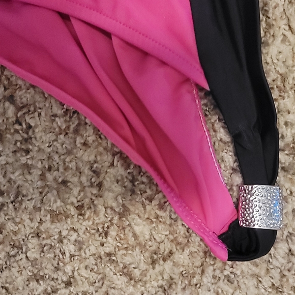 Bikini - Picture 2 of 3